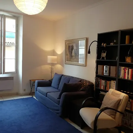 Two Bed In The Heart Of Old Town Easy Walking Distance From The Palais And Beaches 785 Apartment