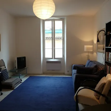 Two Bed In The Heart Of Old Town Easy Walking Distance From The Palais And Beaches 785 Apartment *