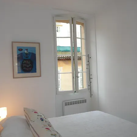 Apartment Two Bed In The Heart Of Old Town Easy Walking Distance From The Palais And Beaches 785
